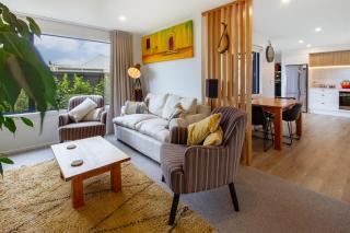 Beachside Townhouse with Courtyard & Garage - 2