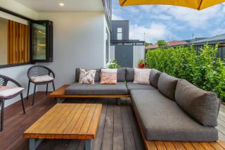 Beachside Townhouse with Courtyard & Garage - 7