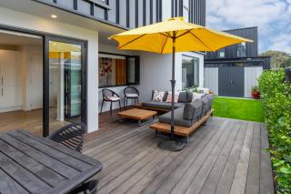 Beachside Townhouse with Courtyard & Garage - 5