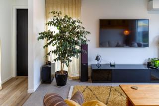 Beachside Townhouse with Courtyard & Garage - 9