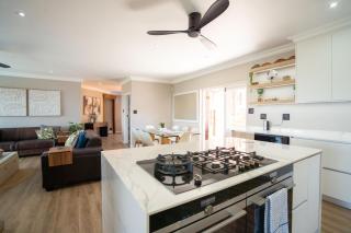 Spacious 4-Bedroom Coastal Haven with Sea Views - 3