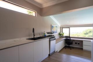 Spacious 4-Bedroom Coastal Haven with Sea Views - 6