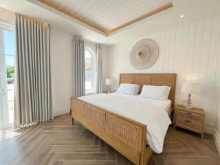 Chic & Spacious 4BR Luxury Villa with Pool - 9