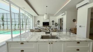 Chic & Spacious 4BR Luxury Villa with Pool - 1