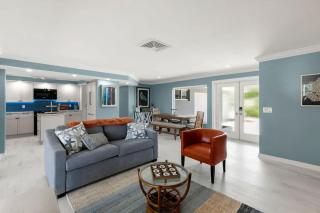 Stunning Lakefront Retreat - Pool - Hot Tub - 3