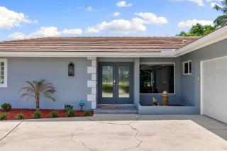 Stunning Lakefront Retreat - Pool - Hot Tub - 5