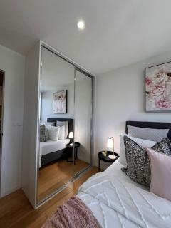 WOW Apartment on Sutherland - 2