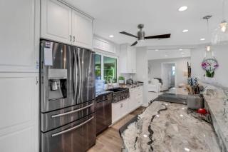 Inviting Lakeview Home l Pool l Close to Beaches - 2