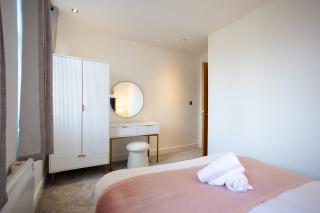 Stylish 1BR Apt near Cardiff Castle - 2