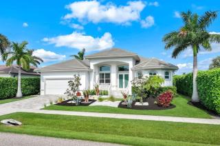 Coastal Marco Retreat - Private Pool & Spa - 8