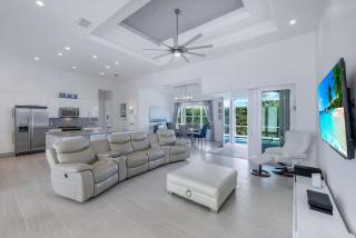 Coastal Marco Retreat - Private Pool & Spa - 7