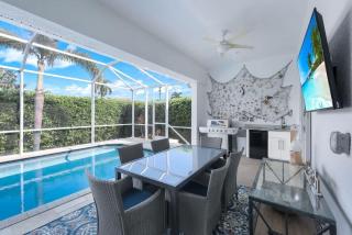 Coastal Marco Retreat - Private Pool & Spa - 6