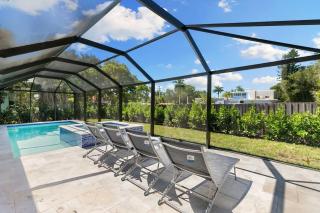 Beautiful Marco Home l Pool l Hot Tub - 2