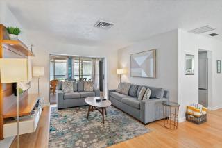 Tropical 3BD 2BTH Poolside Retreat Near Beaches - 5