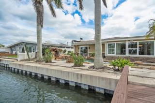 Waterfront Oasis l Near Beach - 9