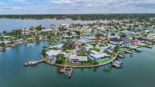 Waterfront Oasis l Near Beach - 4