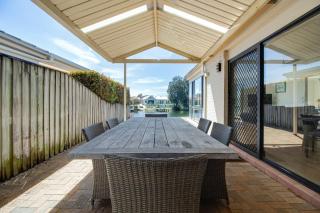 Waterfront Getaway in Sussex - 6