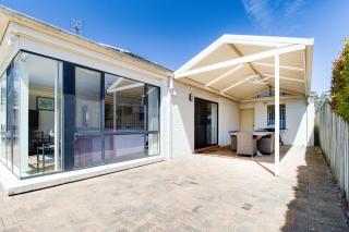 Waterfront Getaway in Sussex - 5