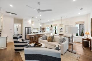 YH10: 10 Yacht Harbor - 4