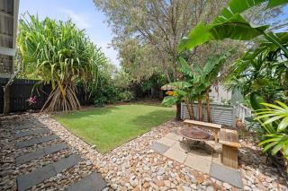 The Palma - Leafy Tropical Escape in Moffat Beach - 8