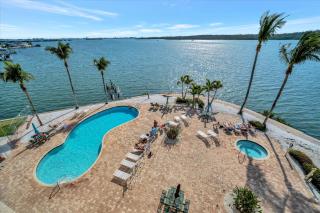 WATERVIEW Balcony HOT TUB Heated Pool Rum Bar - 6