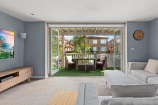 Bright Home Steps from Double Bay Beach - 7