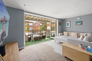 Bright Home Steps from Double Bay Beach - 8