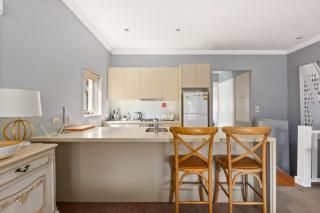 Bright Home Steps from Double Bay Beach - 5