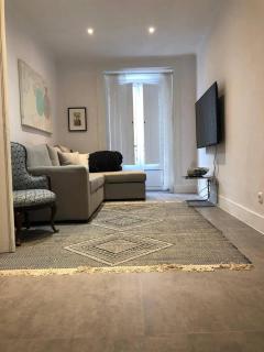 Elegant Central Apartment with Private Jacuzzi - 1