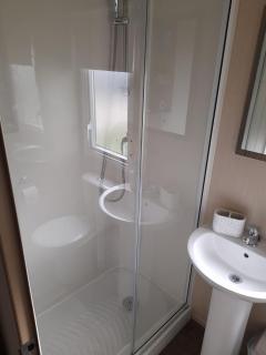 Lovely Caravan At Broadland Sands Holiday Park Nearby Lowestoft Ref 20161Bs - 2