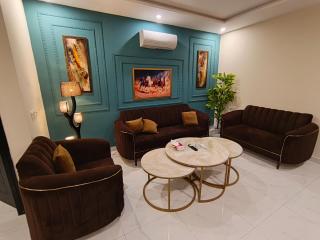 Soundproof 2 Bed apartment in Lahore Zameen Opal - 9