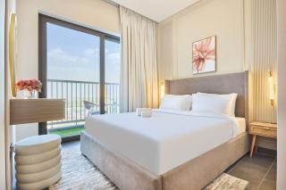 STAY BY LATINEM Luxury 1BR Holiday Home CB 0810 Near Burj Khalifa - 3