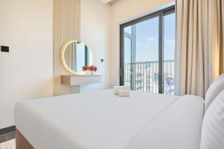 STAY BY LATINEM Luxury 1BR Holiday Home CB 0810 Near Burj Khalifa - 2