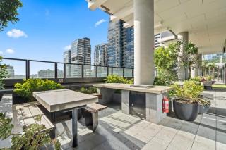 Modern City Views 2BR Apartment in Box Hill - 3