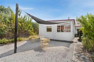 Hurst Cottage North Hobart x 6 - 8