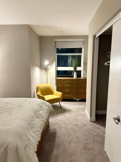 Contemporary 2BR Prime Hollywood Location - 6