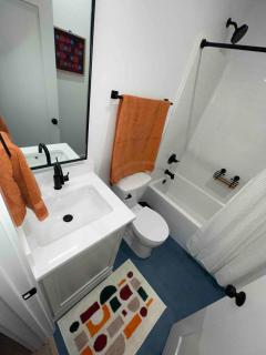 Downtown New 3 Story Sleeps 14 - 9