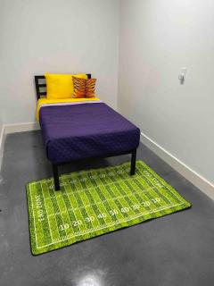 Downtown New 3 Story Sleeps 14 - 4