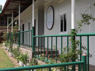 Tez's Backpacking Lodge - 9