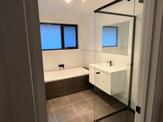 Green Hill Views - Family Home close to Hobart - 4bed, 2bath - 4