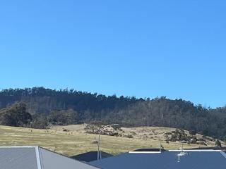 Green Hill Views - Family Home close to Hobart - 4bed, 2bath - 3