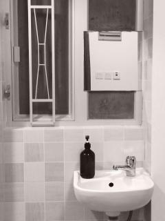 Convenient Studio Apartment with Elevator & Security Austin MTR Full bathroom Washing machine - 7