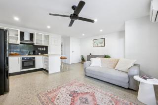 Spacious 1-Bed Apartment in Coolangatta - 9