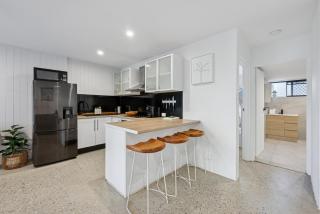 Spacious 1-Bed Apartment in Coolangatta - 6