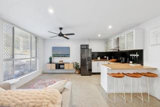 Spacious 1-Bed Apartment in Coolangatta - 6