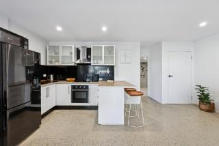 Spacious 1-Bed Apartment in Coolangatta - 5