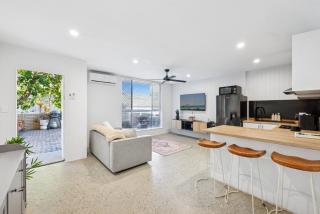 Spacious 1-Bed Apartment in Coolangatta - 4