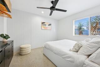 Spacious 1-Bed Apartment in Coolangatta - 2