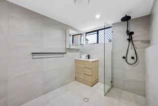 Spacious 1-Bed Apartment in Coolangatta - 1
