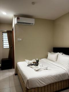 Swing & Pillows - Salak Tinggi , KLIA 1 KLIA 2 - Sepang - 8